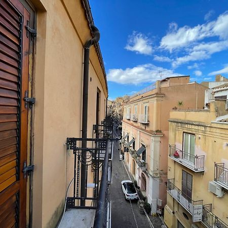 2 Apartments - Akragas Home 1 & 2 On Via Atenea City Center With View アグリジェント エクステリア 写真